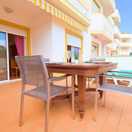 Private Large Terrace Facing The Swimming Pool Lejlighed Guia  Eksteriør billede